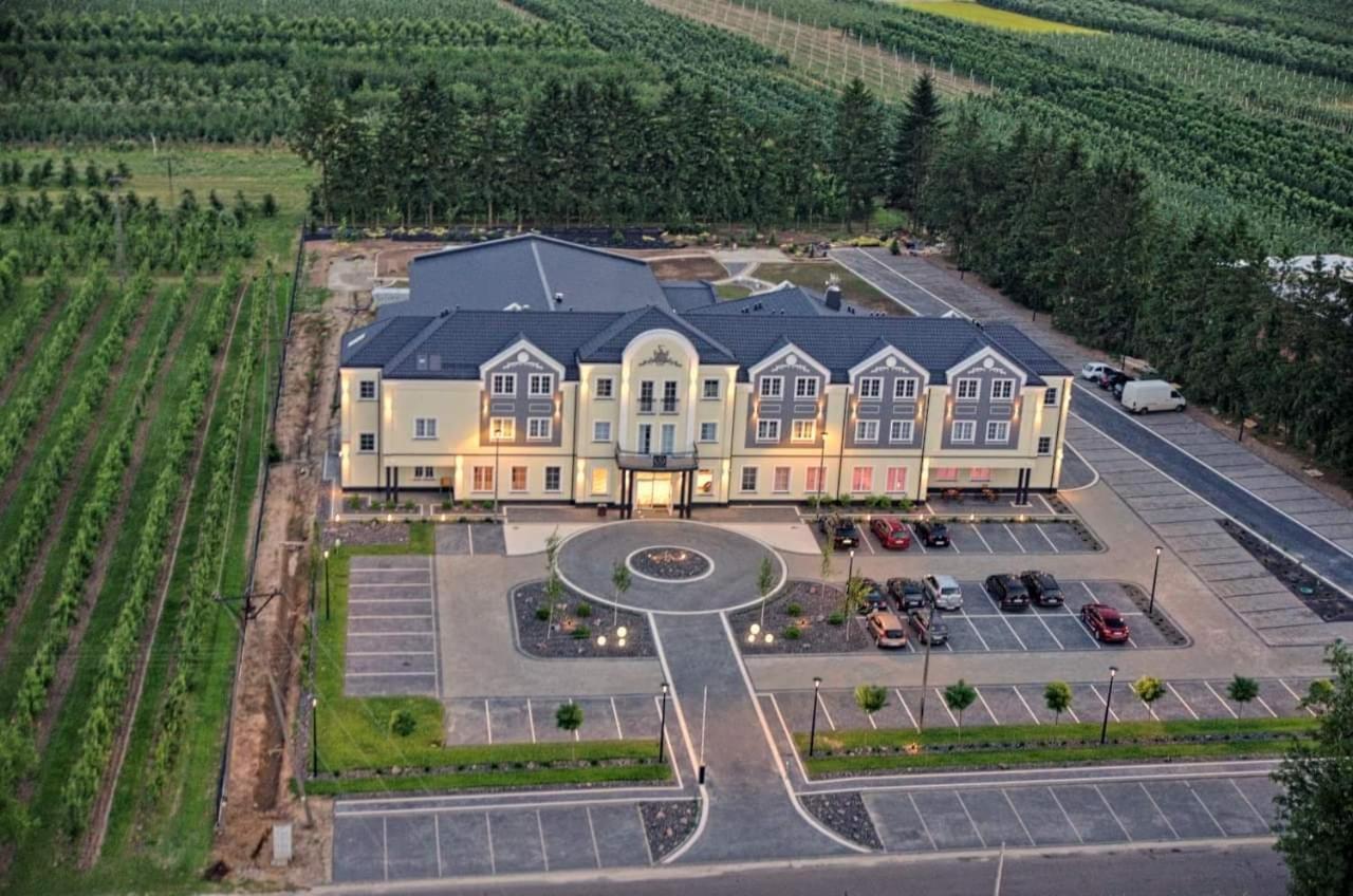 Hotel Sevilla Gold Leczeszyce Экстерьер фото
