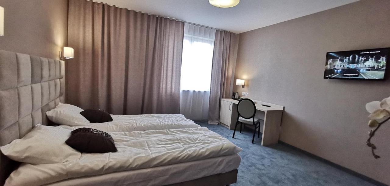 Hotel Sevilla Gold Leczeszyce Экстерьер фото