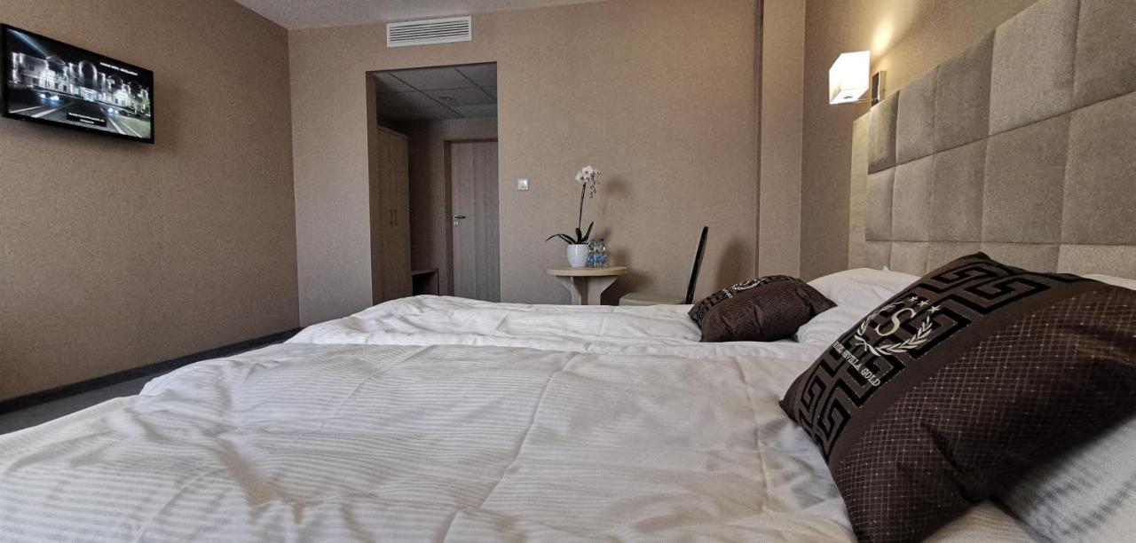 Hotel Sevilla Gold Leczeszyce Экстерьер фото